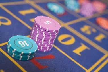 big777 mobile app interface showing sportsbook markets and live-dealer games
